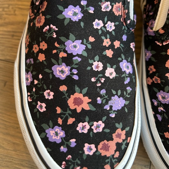 🛹 VANS Floral Slip-On Shoes - Black and Purple - Picture 7 of 8
